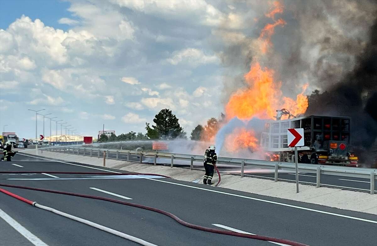 Aksaray’da doğalgaz yüklü TIR bomba gibi patladı! Korku dolu anlar kamerada 10